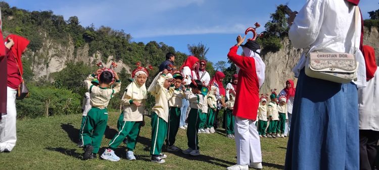 Di Lereng Ngarai Sianok ada Teriakan Semangat Kemerdekaan dari TK Aisiyah 1 Bukittinggi