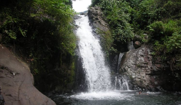 5 Air Terjun Tersembunyi di Kaki Gunung yang Wajib Kamu Kunjungi di Sekitar Padang