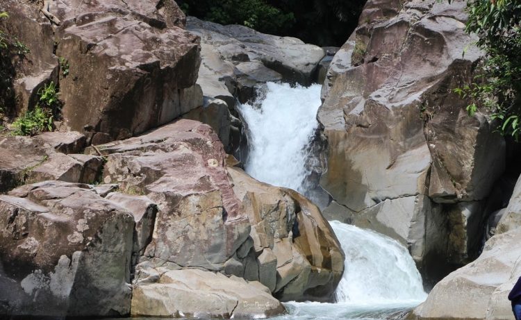 5 Air Terjun Tersembunyi di Kaki Gunung yang Wajib Kamu Kunjungi di Sekitar Padang
