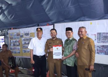 Pemko Bukittinggi Dan Pemkab 50 Kota Serahkan Bantuan Musibah Kebakaran Di Kota Payakumbuh