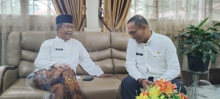 Disdukcapil Serahkan Data Kependudukan ke Kecamatan ABTB untuk Perkuat Layanan Publik
