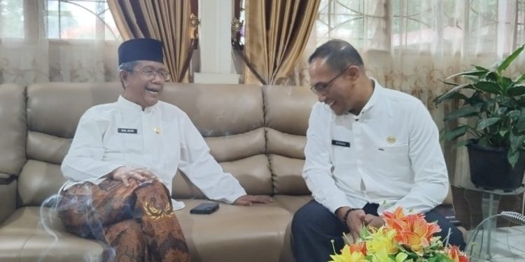 Disdukcapil Serahkan Data Kependudukan ke Kecamatan ABTB untuk Perkuat Layanan Publik