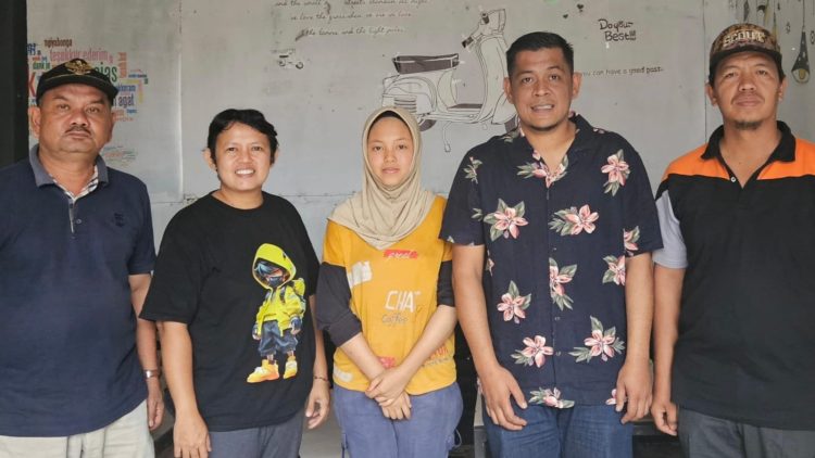 Siswi SMP Limapuluh Kota yang Minta Imigrasi Tidak Deportasi Ibunya, Ternyata Ketua OSIS dan Juara Umum, Hidup Mengembalakan Kambing