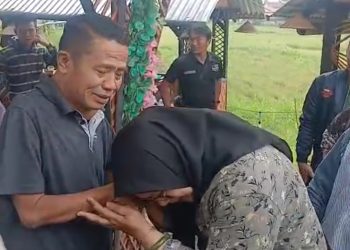 Air Mata di Balik Tawa, Perpisahan Haru Camat Guguk Panjang, Yelrizon
