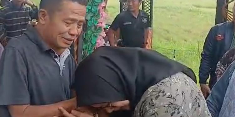Air Mata di Balik Tawa, Perpisahan Haru Camat Guguk Panjang, Yelrizon