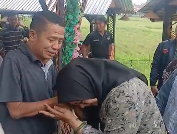 Air Mata di Balik Tawa, Perpisahan Haru Camat Guguk Panjang, Yelrizon