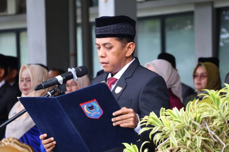 Ketua DPRD Payakumbuh Wirman Putra Membacakan Naskah Ikrar Kesetiaan kepada Pancasila Dalam Peringatan Hari Kesaktian Pancasila