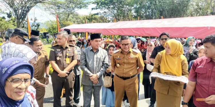 Sinergi Pemerintah dan DPRD, Sebanyak 2.351 KPM PKH di Bukittinggi Terima Bantuan