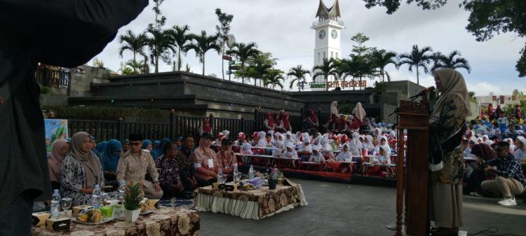 Ribuan Siswa PAUD Ramaikan Lomba Mewarnai di Pelataran Jam Gadang Bukittinggi