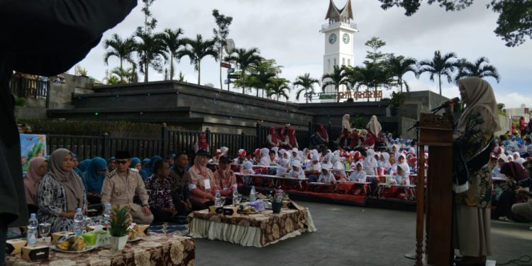 Ribuan Siswa PAUD Ramaikan Lomba Mewarnai di Pelataran Jam Gadang Bukittinggi