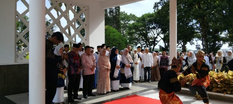 Atraksi Pencak Silat di Istana Bung Hatta Meriahkan Wisuda Tahfidz SMAN 1 Bukittinggi