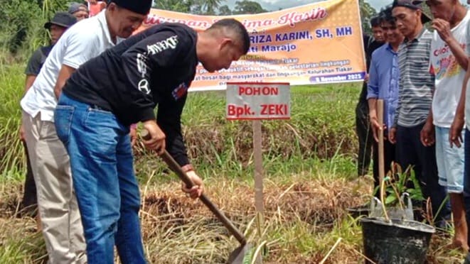 Menjaga Alam, Merawat Tradisi: Zeki Oktariza Karini Hijaukan Batang Sukali