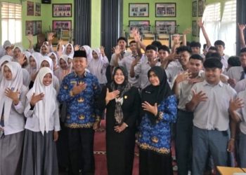 Seru! Siswa SMAN 5 Payakumbuh Dapat Doorprize dan Motivasi dari Hj. Hurisna Jamhur