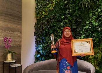 Kepala SMAN 1 Guguak Raih Juara Pertama Anugerah Keterbukaan Informasi Publik Tahun 2025