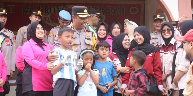 Kepedulian di Tengah Bencana Ala Kapolresta Bukittinggi dan Bhayangkari