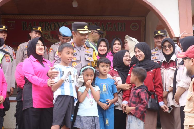 Kepedulian di Tengah Bencana Ala Kapolresta Bukittinggi dan Bhayangkari