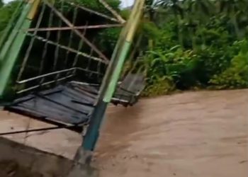 Akibat Debit Air Yang Terlalu Tinggi,Jembatan Sungai Rimbang Kecamatan Suliki Kabupaten Limapuluh Kota Terancam Ambruk