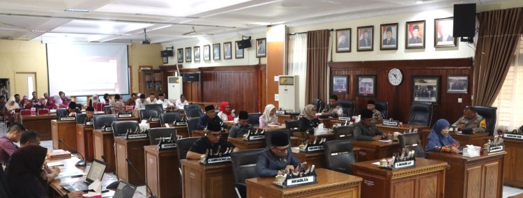 DPRD dan Pemko Bukittinggi Sepakati Raperda Pengelolaan Jaminan Produk Halal