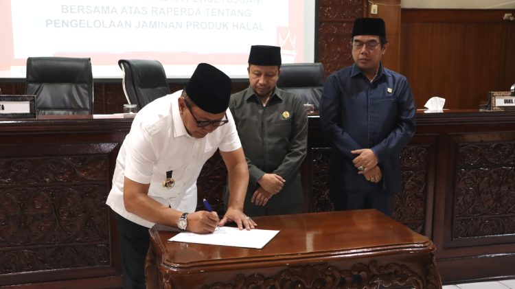 DPRD dan Pemko Bukittinggi Sepakati Raperda Pengelolaan Jaminan Produk Halal