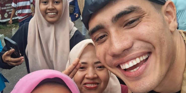 Emak-emak Sanjai “Menyeruduk Halus” Aisar Khaled