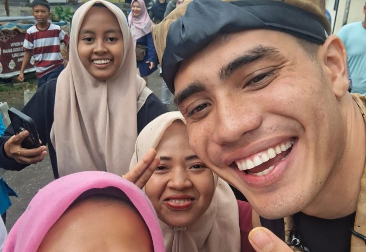 Emak-emak Sanjai “Menyeruduk Halus” Aisar Khaled
