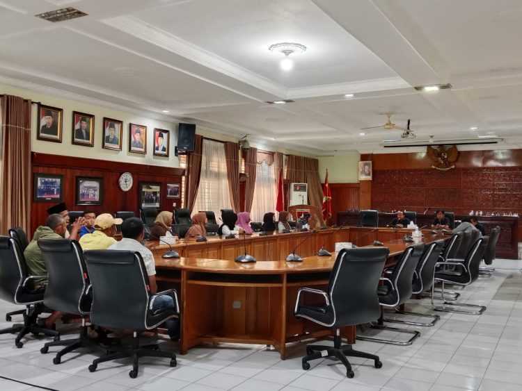 Audiensi Pedagang Takjil: Di Tengah Forum DPRD Bukittinggi Muncul Fakta Sensitif