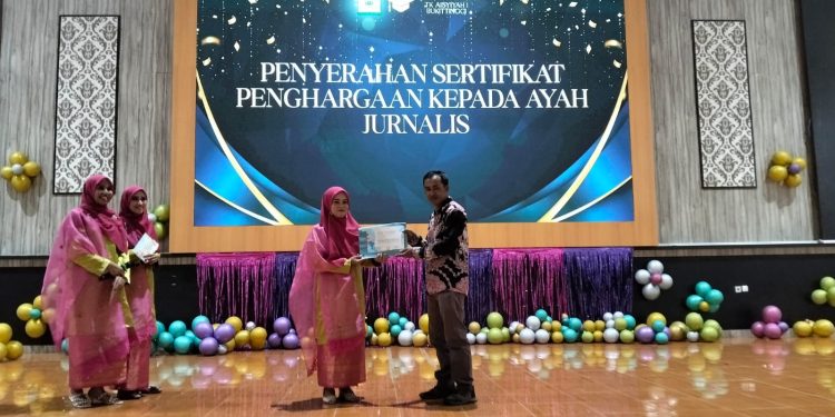 Wartawan Bukittinggi Terima Penghargaan, Kolaborasi Pendidikan dan Media Tuai Apresiasi