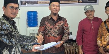 Mendaftar ke P2WN Muaro Paneh, Hendra Sefriza Diantar Niniek Mamak
