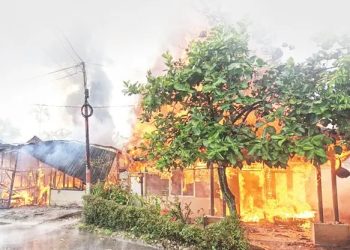 Kebakaran Hebat di Payakumbuh, Lima Bangunan Hangus dan Satu Warga Terluka