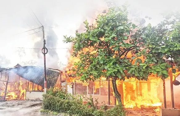 Kebakaran Hebat di Payakumbuh, Lima Bangunan Hangus dan Satu Warga Terluka