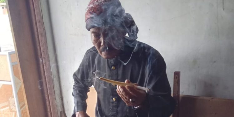 Antahlah, Sakik Kapalo Den…!
