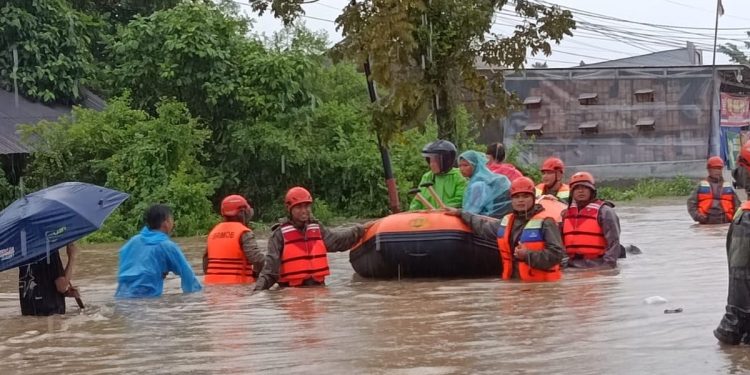 Akses ke Batu Busuk Terputus Total, 235 KK Terdampak Banjir Bandang