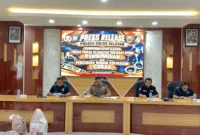 Konferensi pers pengungkapan kasus curas yang menewaskan lansia di Solok Selatan. (Foto: Dok. Humas Polres Solok Selatan)